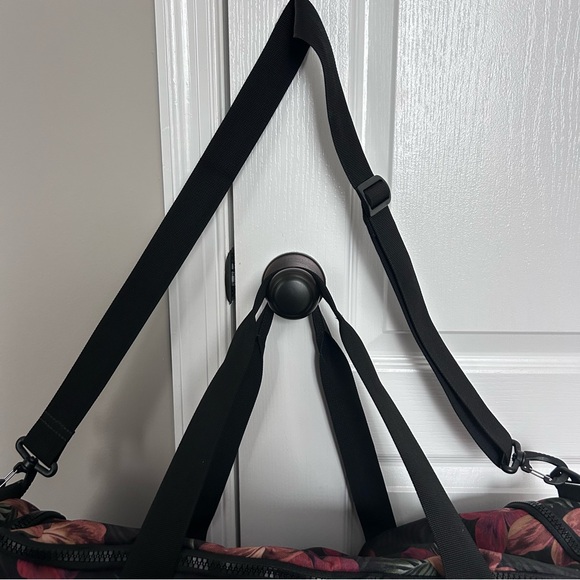 Herschel Supply Company Tropical Black Floral Duffel Bag Large - Picture 4 of 16